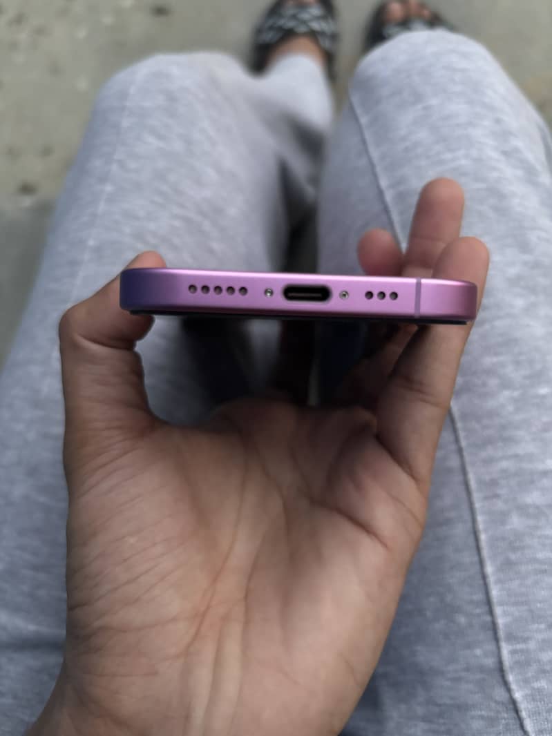 Apple iPhone 16 3