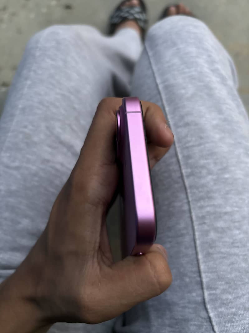 Apple iPhone 16 4
