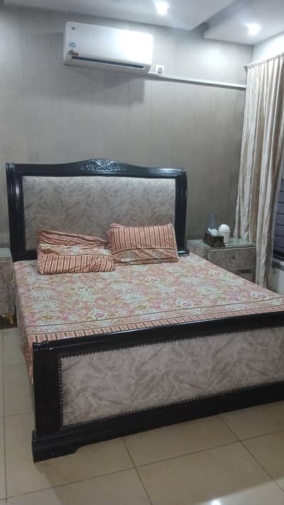 King Size Bedset w Dressing Table and Sofa chairs
