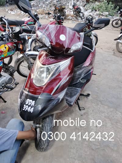united fuel scooty 100cc  available contact me at mob #0300-4142432