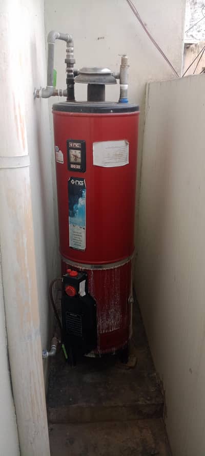 NasGas DG-25 Deluxe Gas Geyser 25 Gallon – Excellent Condition