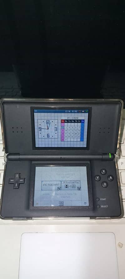 DS LIGHT brand new condition black/white available