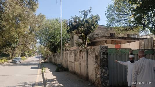 F 6/1 866 sy corner House for sale