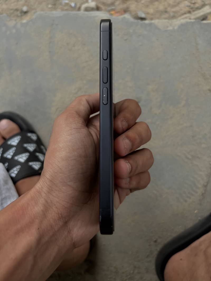 Apple iPhone 16 1