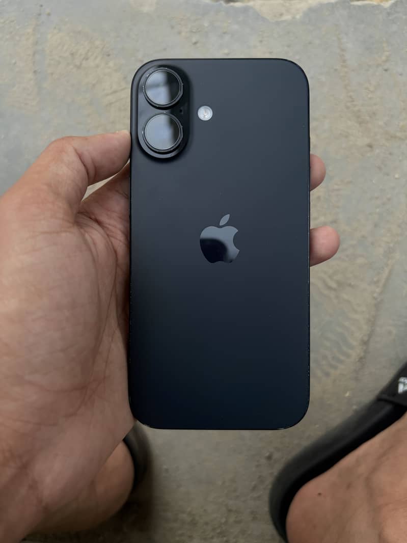 Apple iPhone 16 2