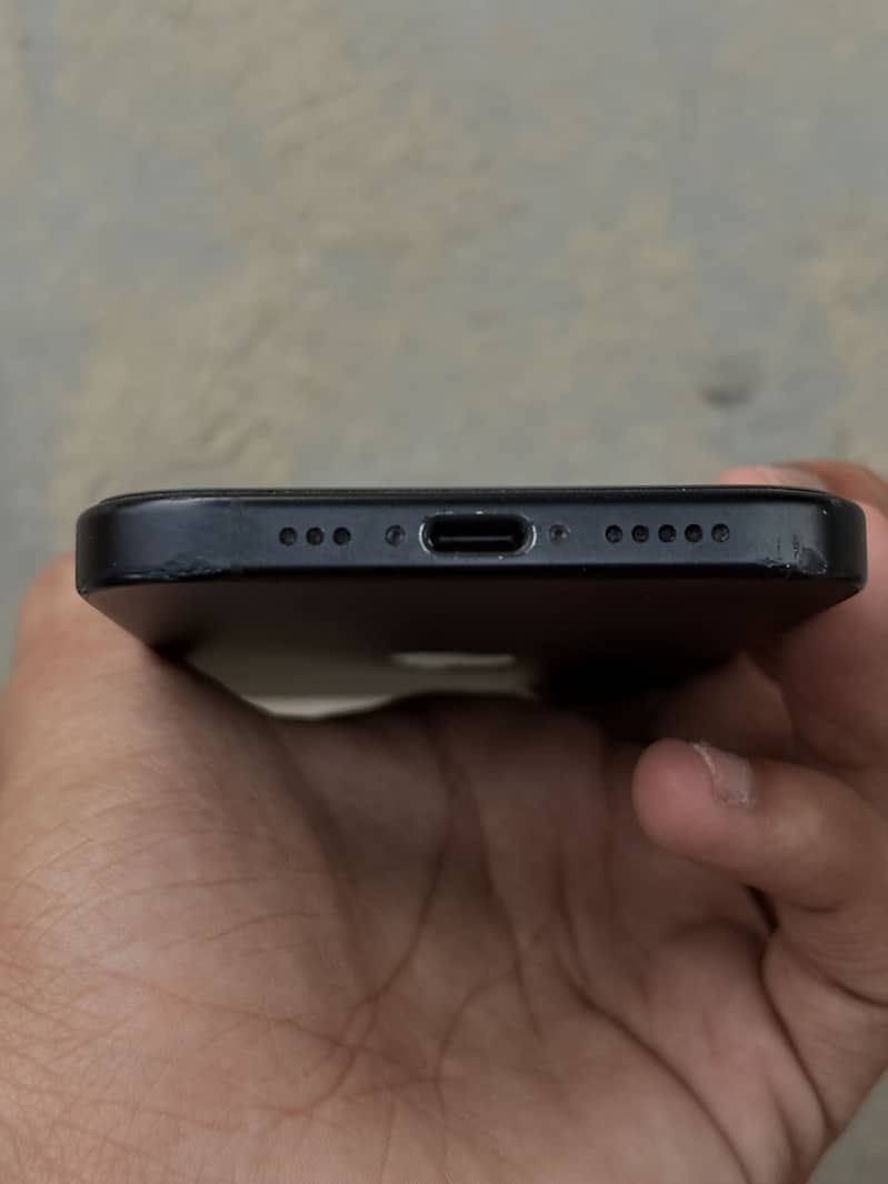 Apple iPhone 16 3