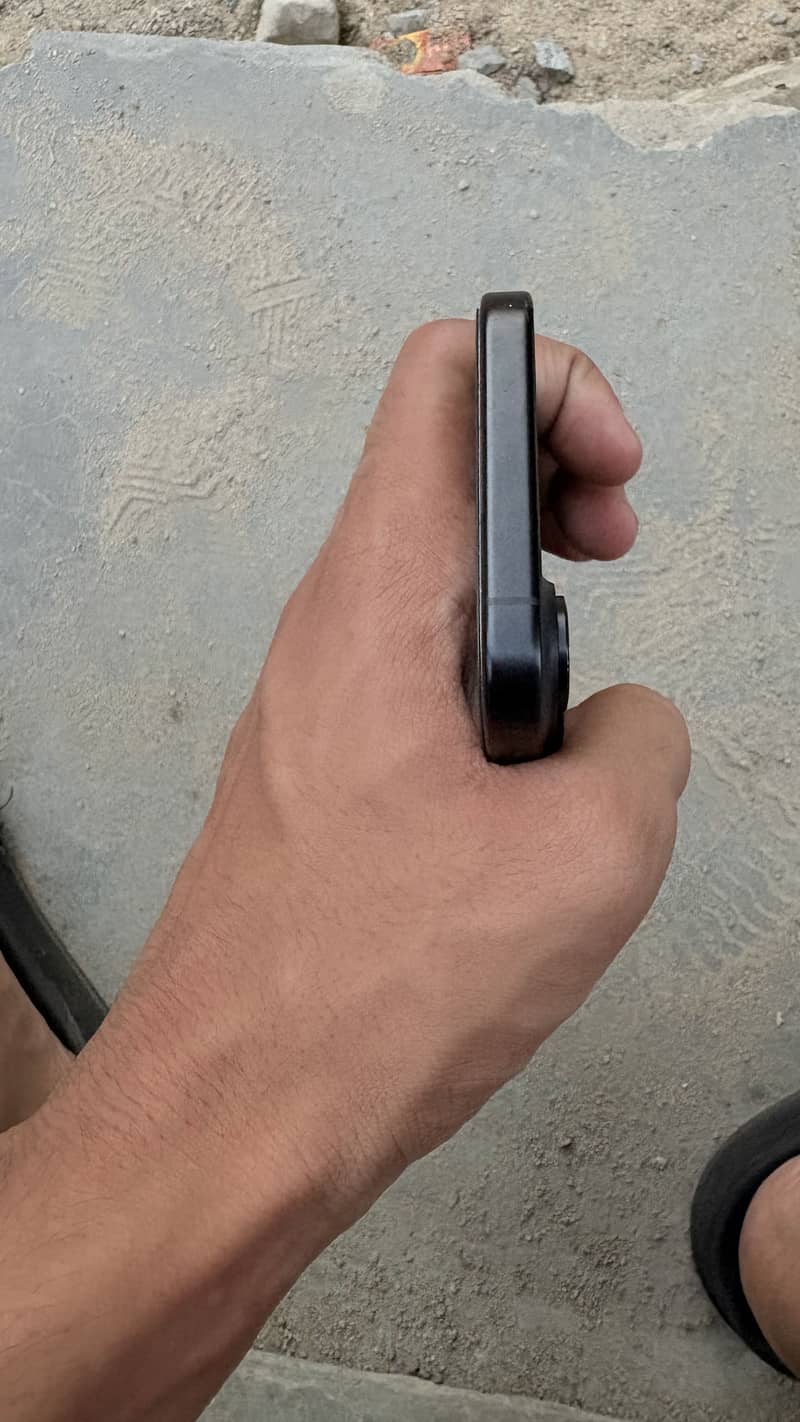 Apple iPhone 16 4