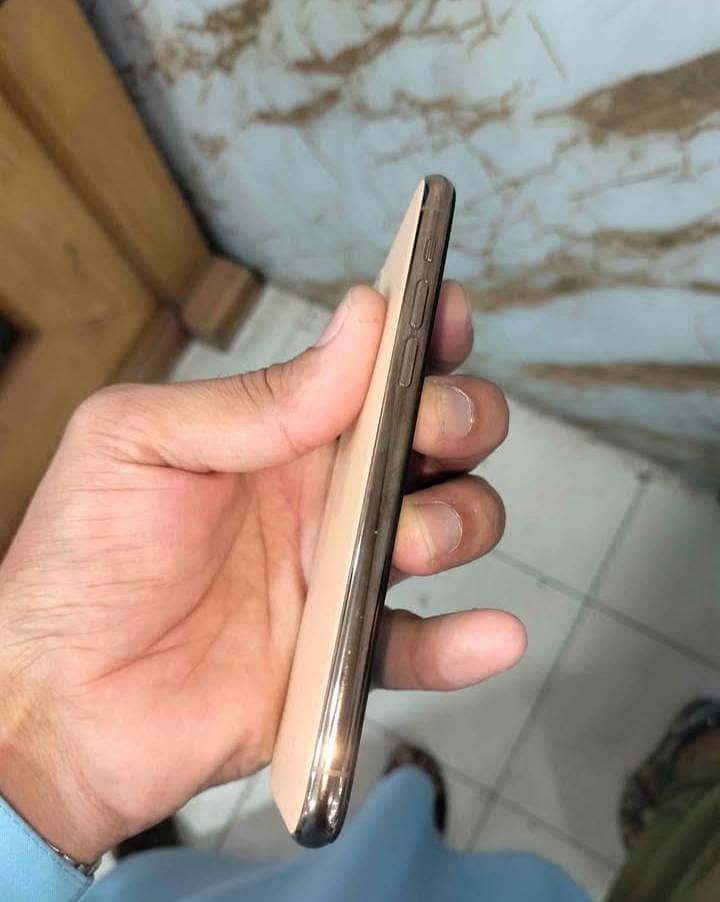 Apple iPhone 11 Pro 1