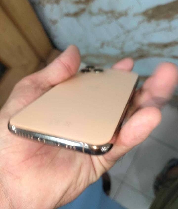 Apple iPhone 11 Pro 2