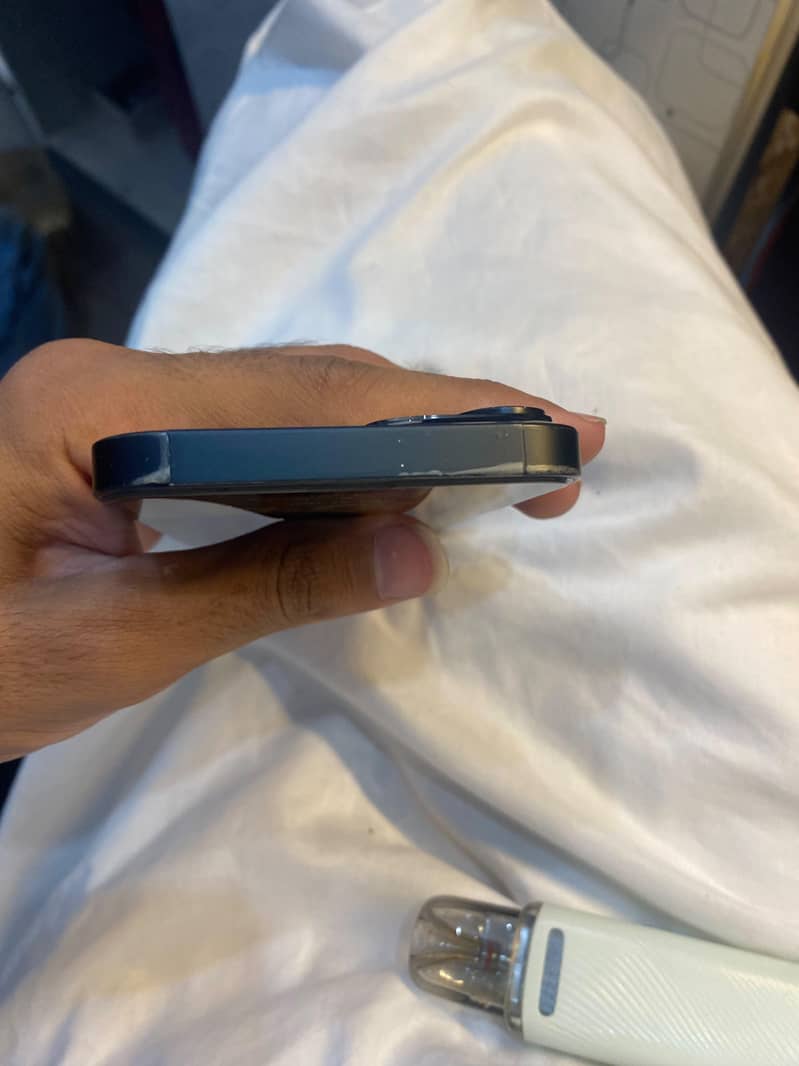 Apple iPhone 14 2