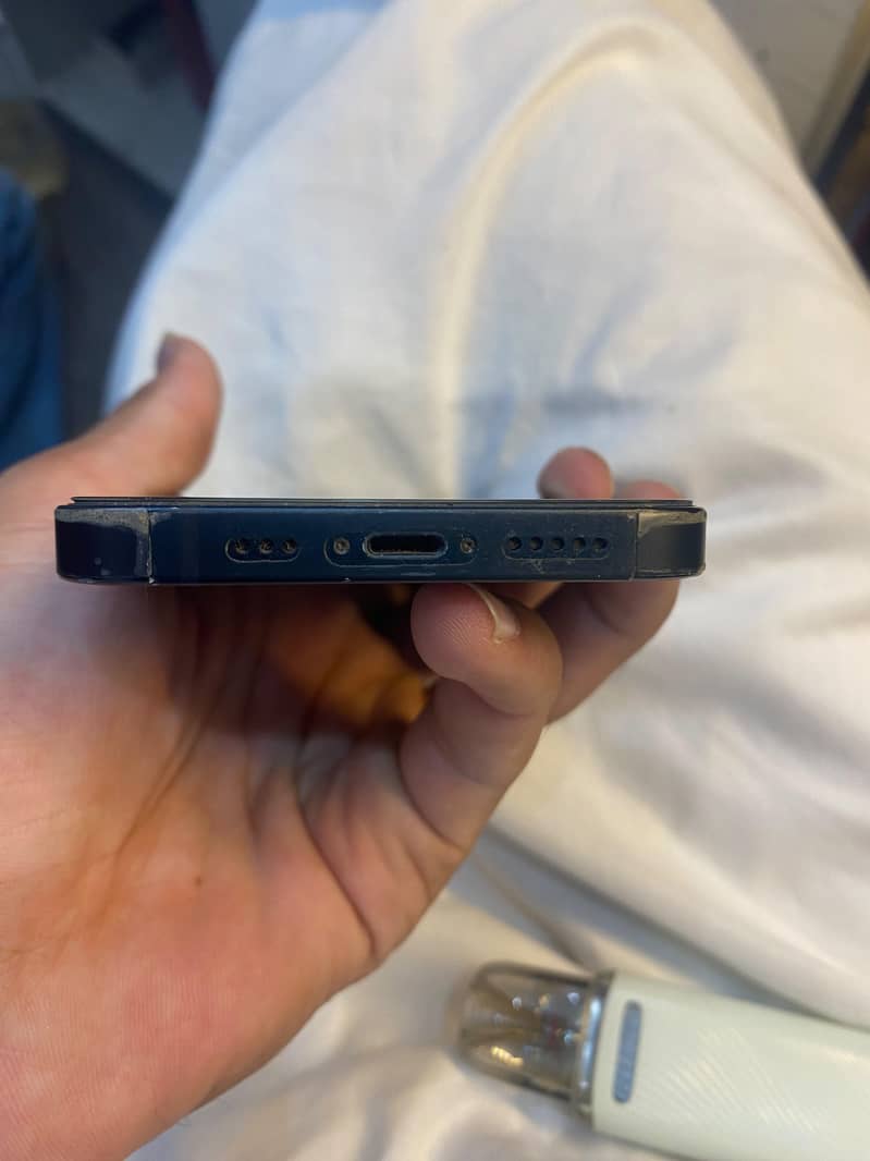 Apple iPhone 14 4