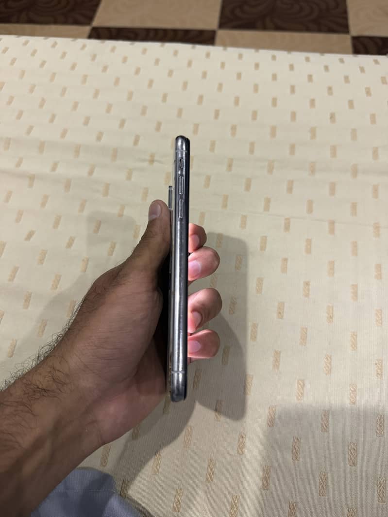 Apple iPhone X 3