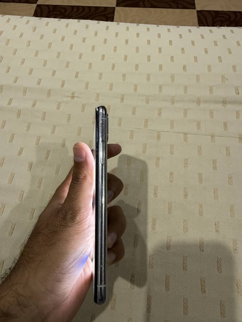 Apple iPhone X 4
