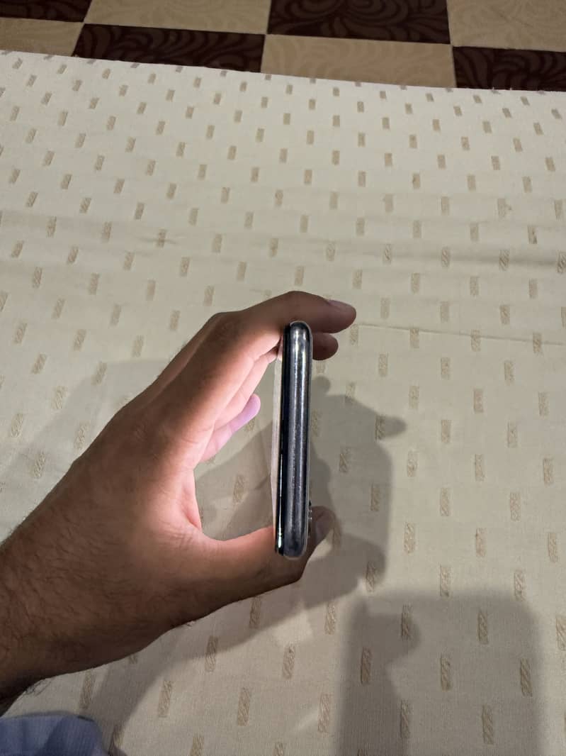 Apple iPhone X 5
