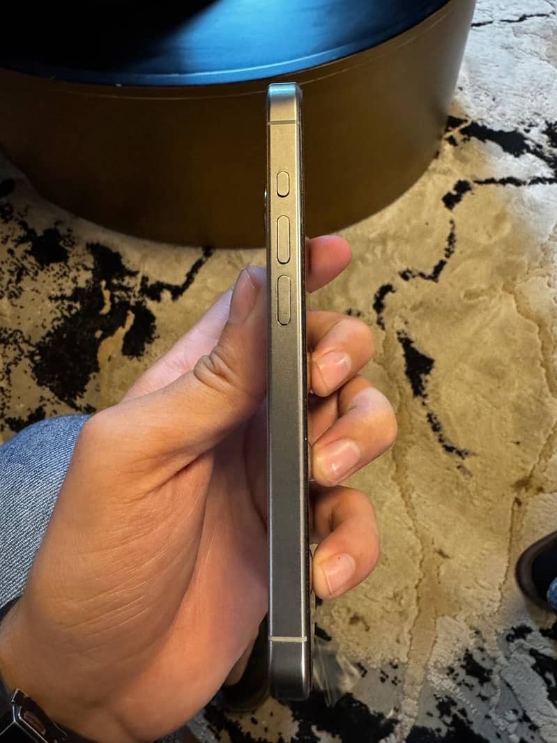 Apple iPhone 15 Pro 0