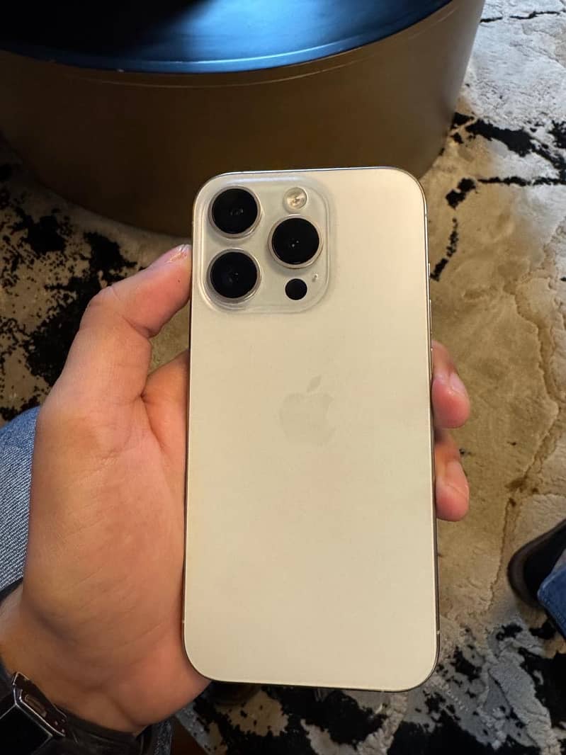 Apple iPhone 15 Pro 3