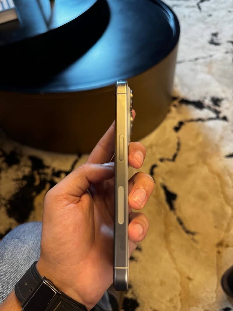 Apple iPhone 15 Pro 4