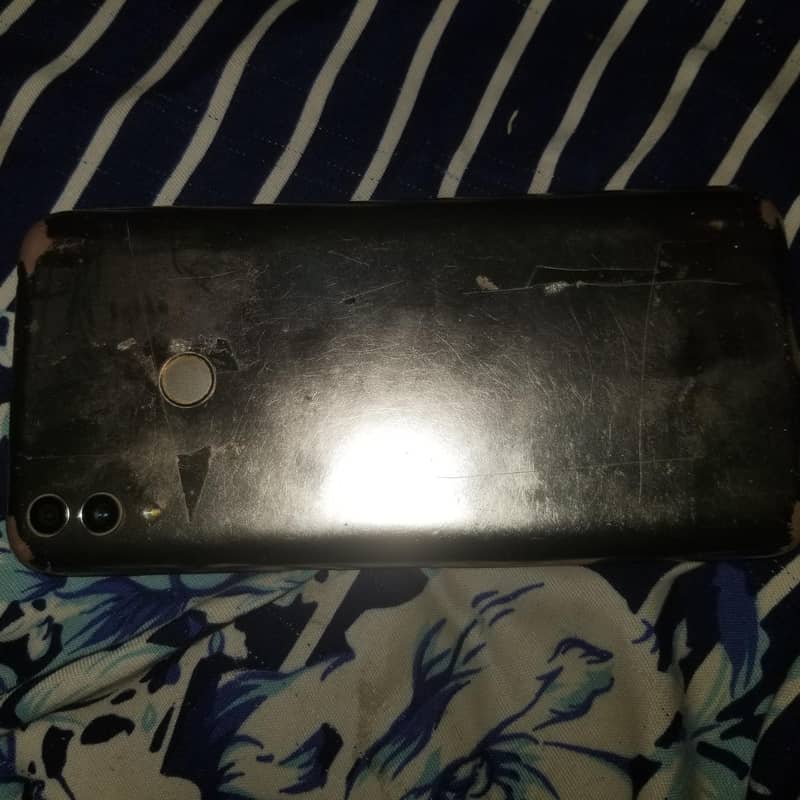 Honor 8C 1