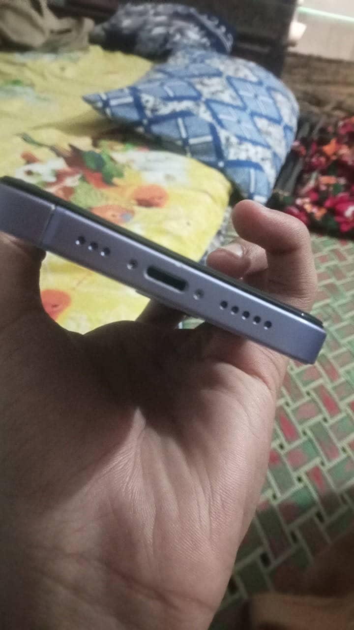 Apple iPhone 12 3