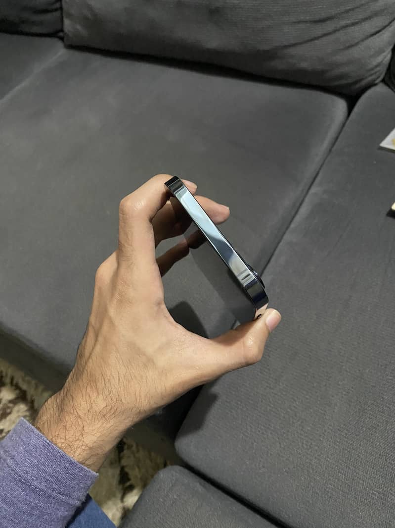 Apple iPhone 12 Pro Max 4