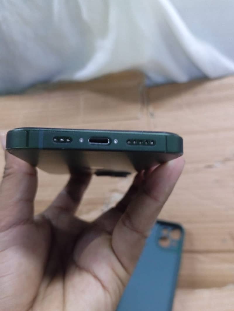 Apple iPhone 13 3