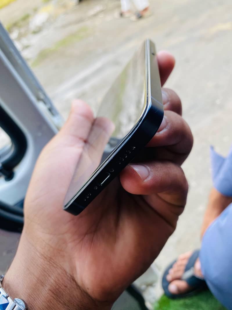 Apple iPhone 12 3