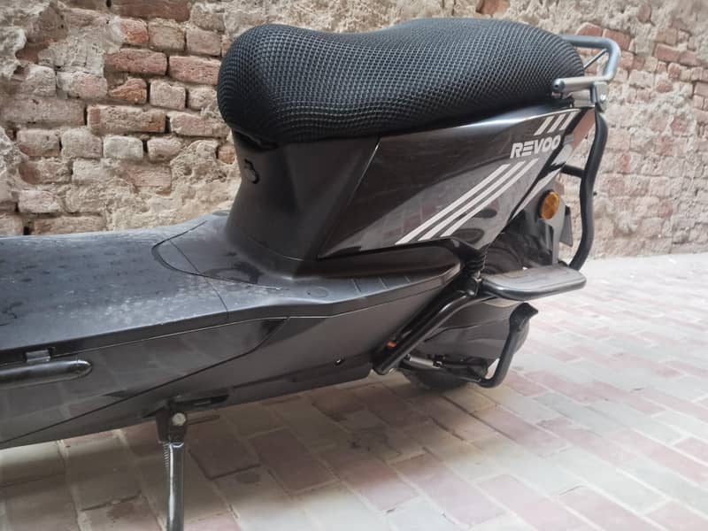 revoo c32 3