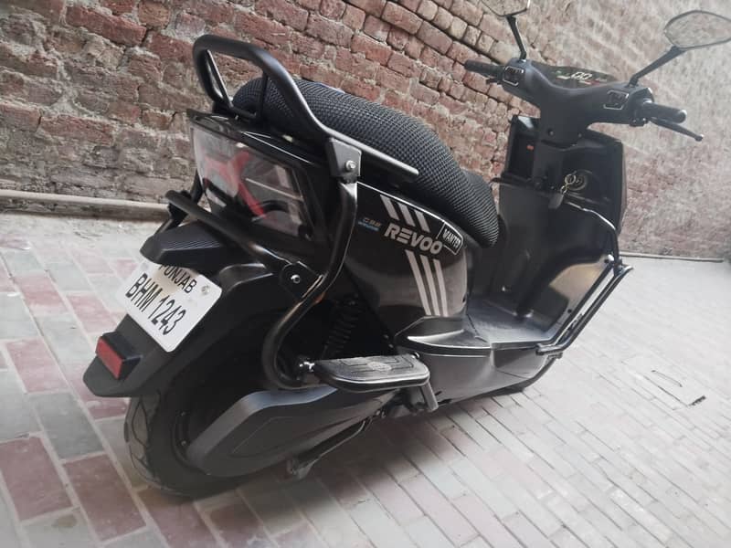 revoo c32 4
