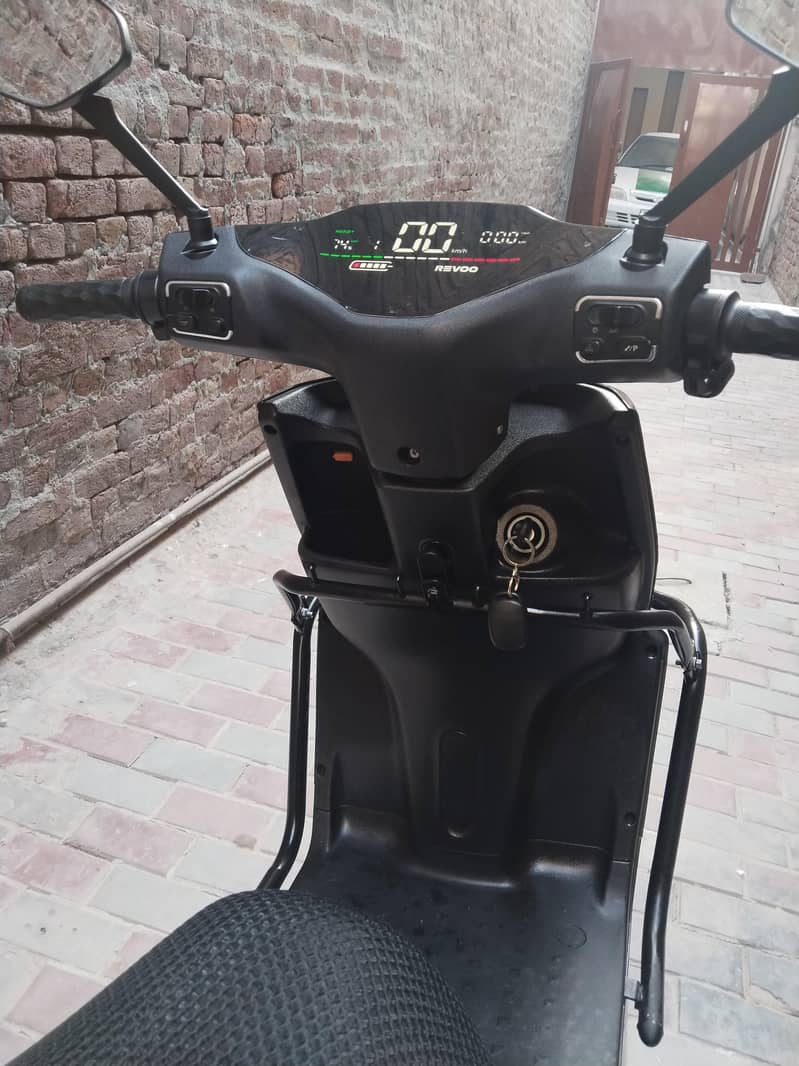 revoo c32 5