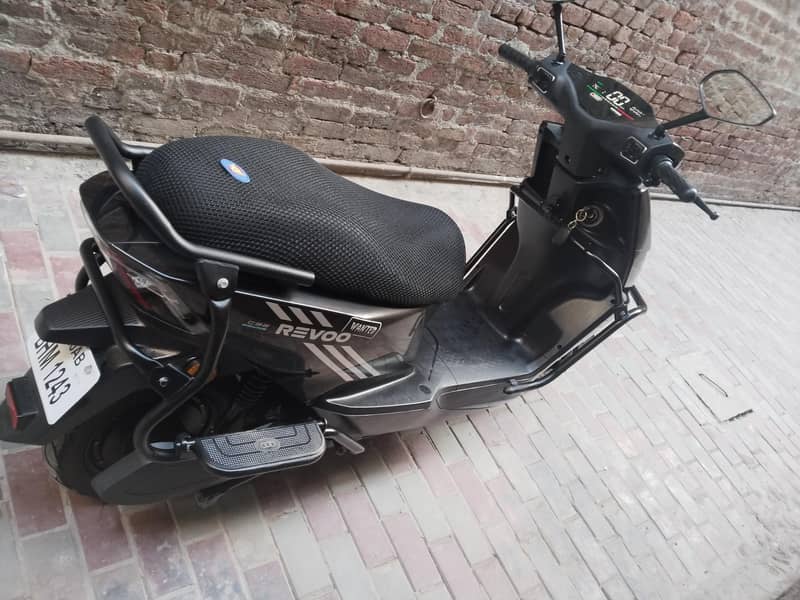 revoo c32 8