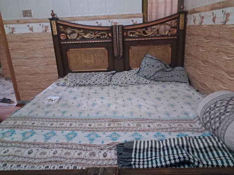 double bed and dressingbtable 0