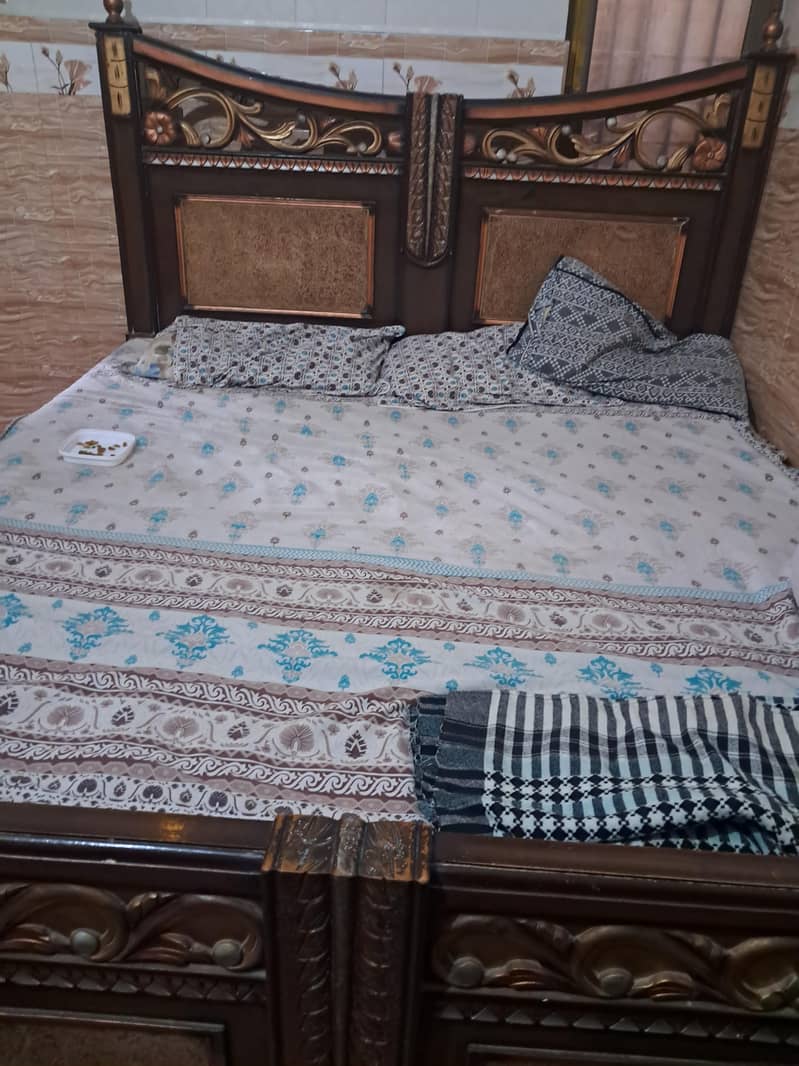 double bed and dressingbtable 1