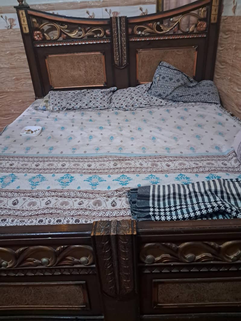 double bed and dressingbtable 2