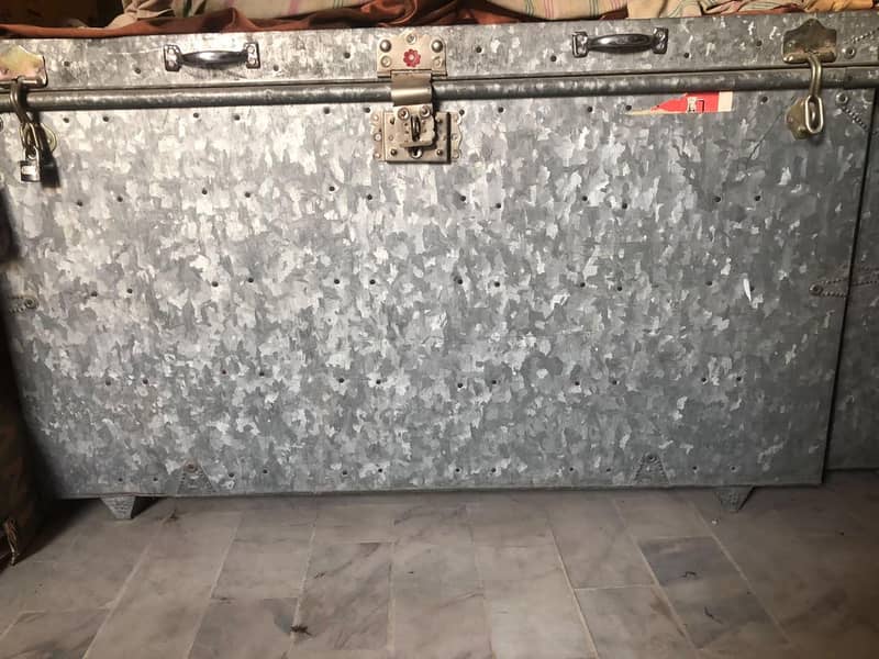 2 Trunk boxes 0
