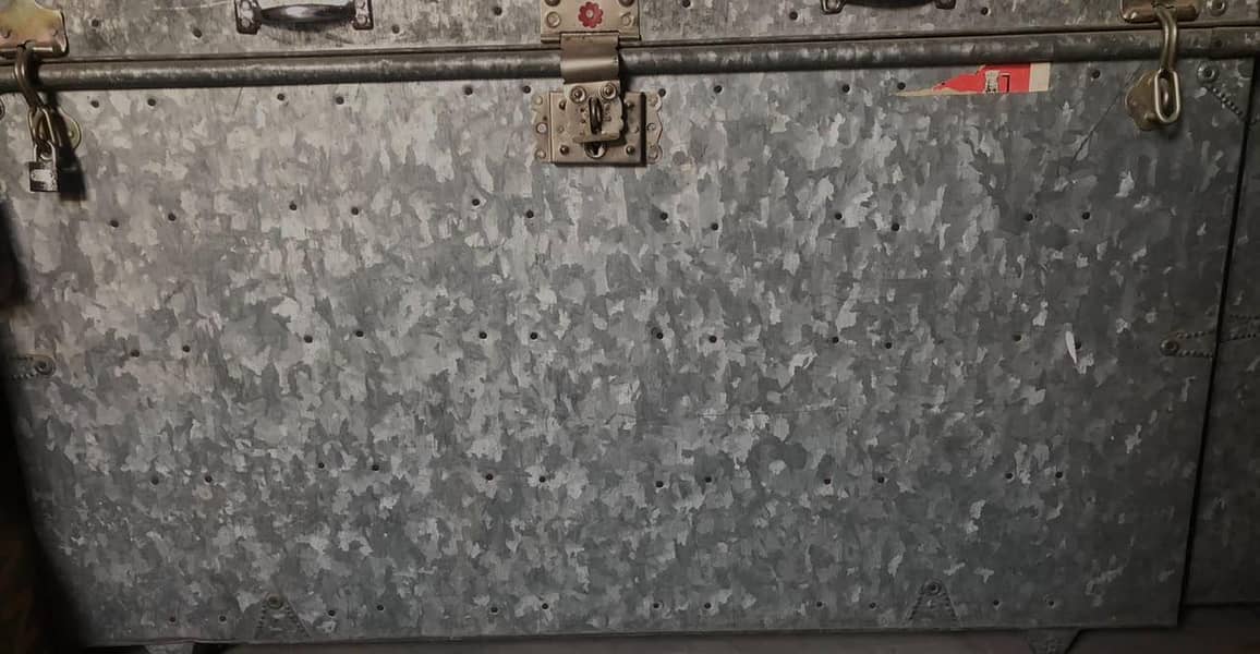 2 Trunk boxes 1