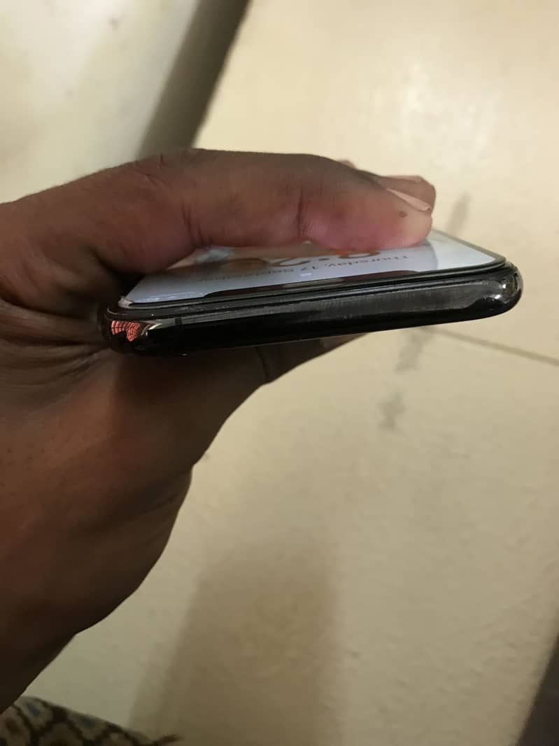 Apple iPhone XS 3
