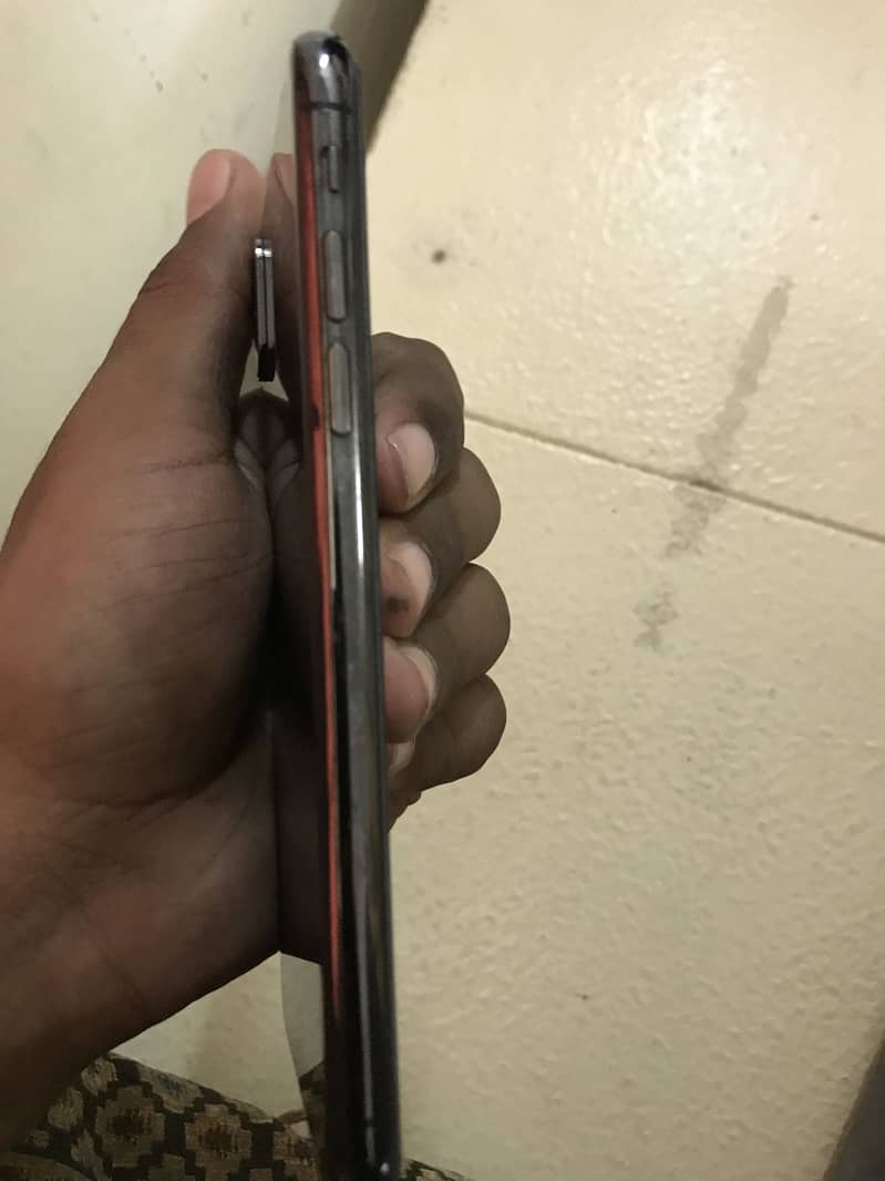 Apple iPhone XS 4