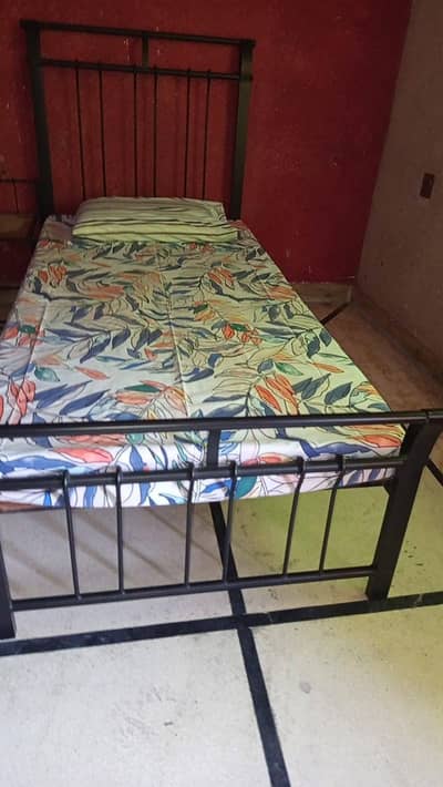 Iron bed pair 1 Side table 03134111831