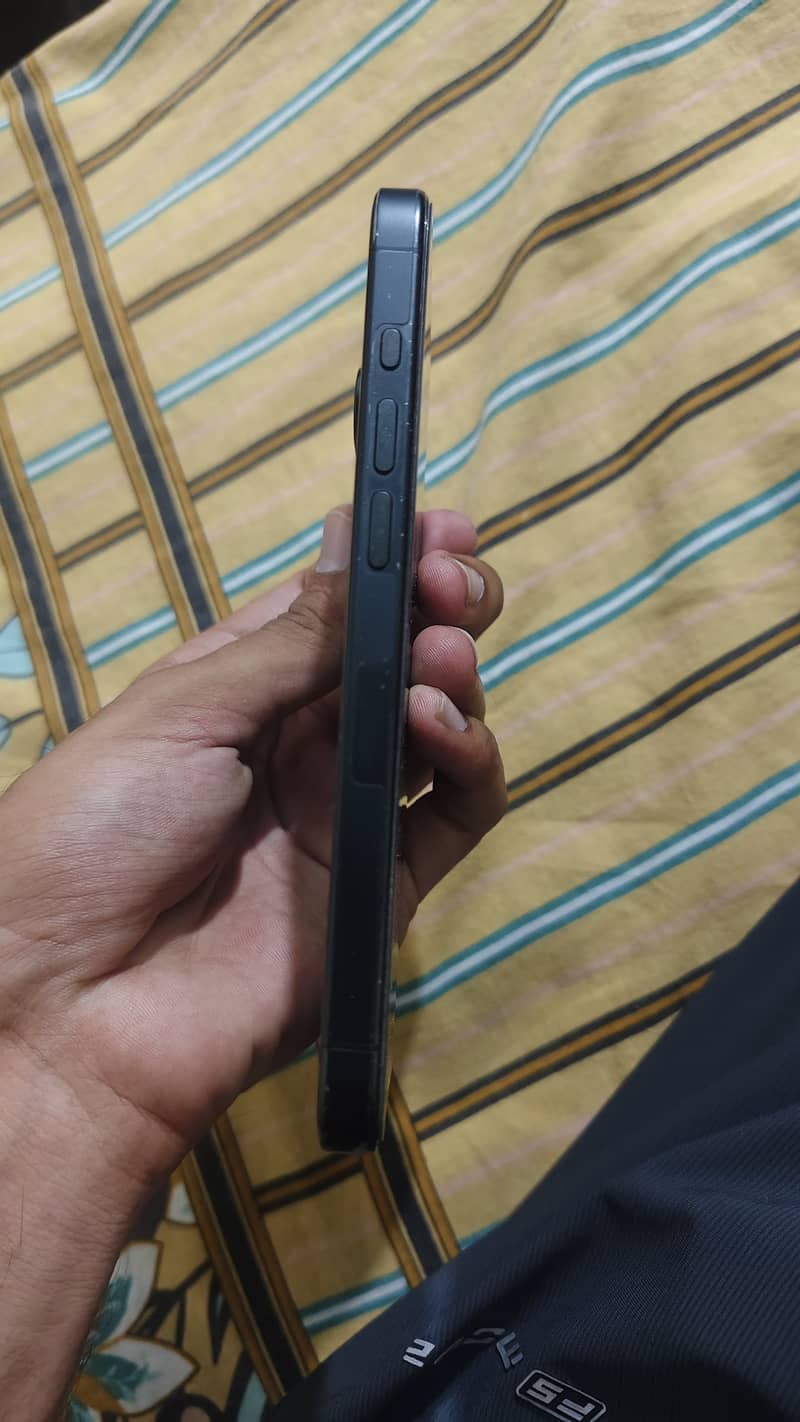 Apple iPhone 15 Pro 3