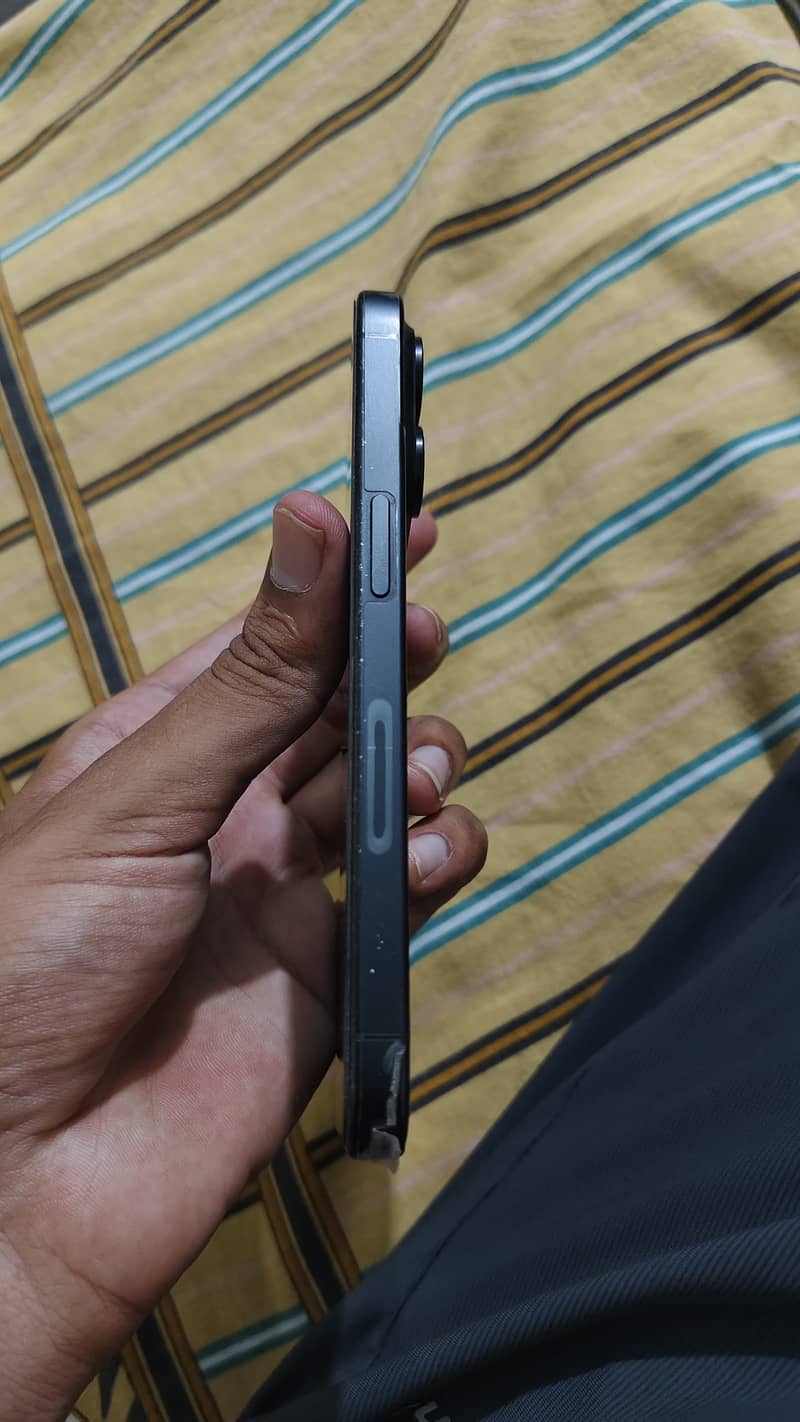Apple iPhone 15 Pro 4