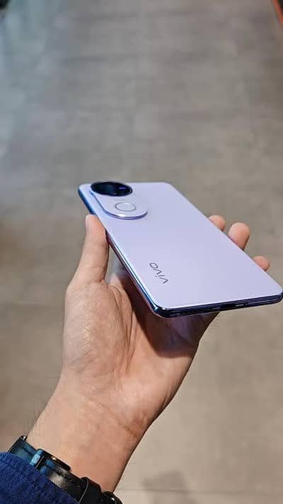 Vivo V50