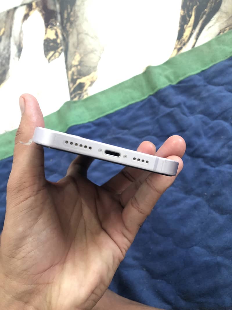 iPhone 13plus 3