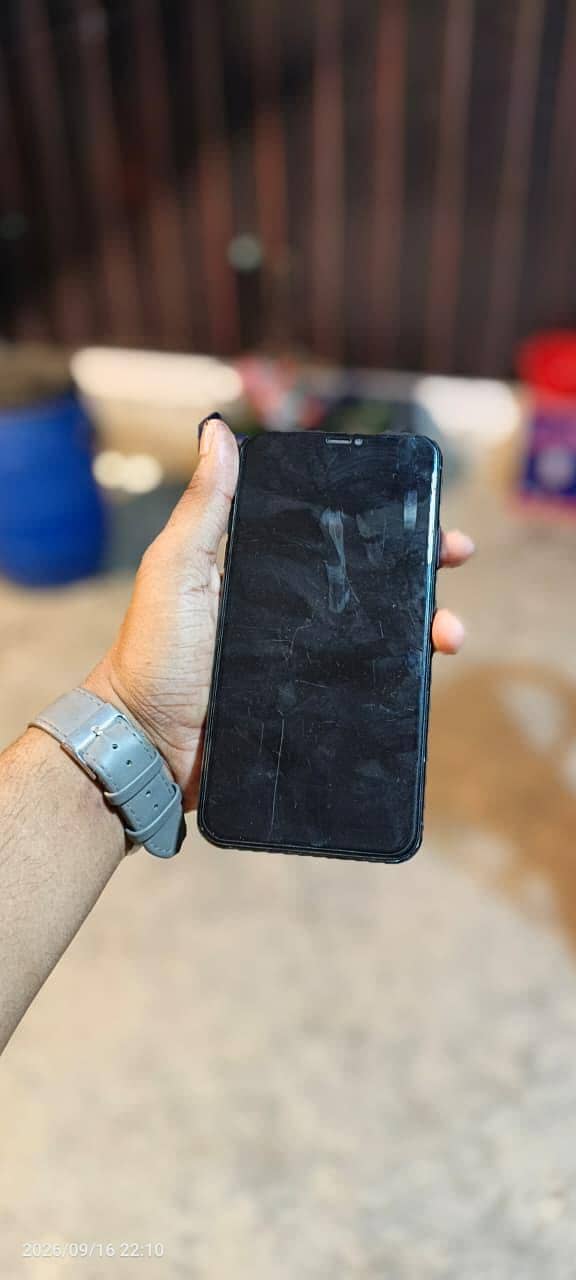 Apple iPhone 11 Pro Max 4