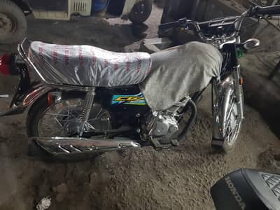 Honda 125 black bird