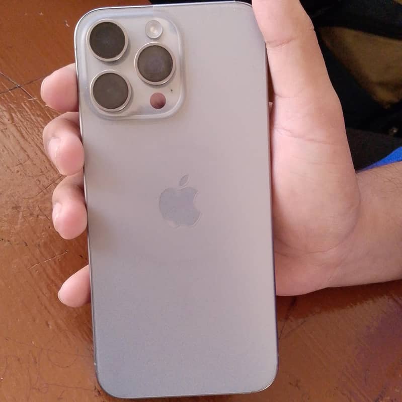Apple iPhone 15 Pro Max 2