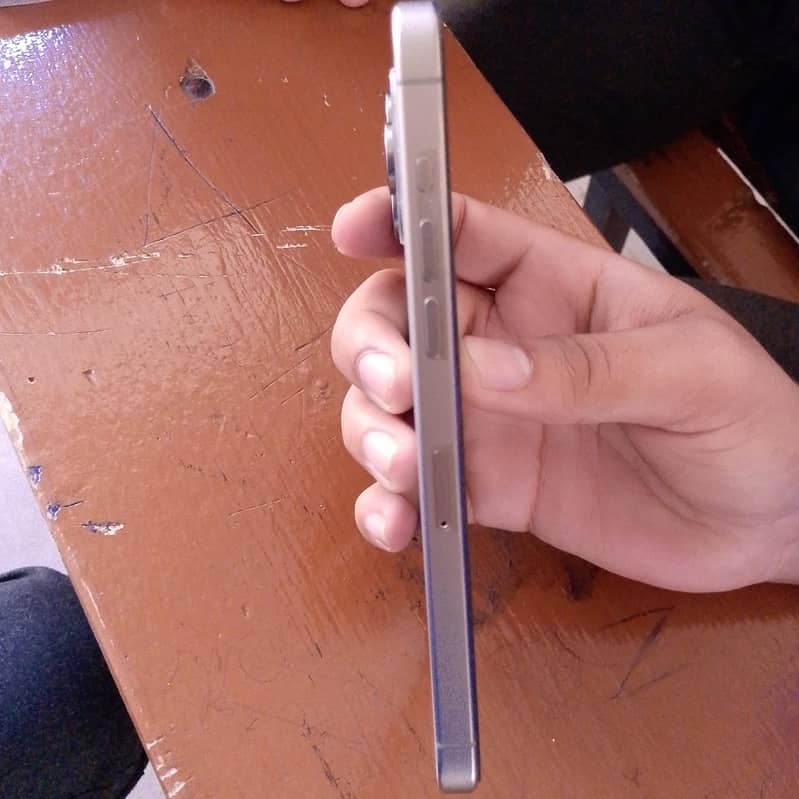 Apple iPhone 15 Pro Max 3
