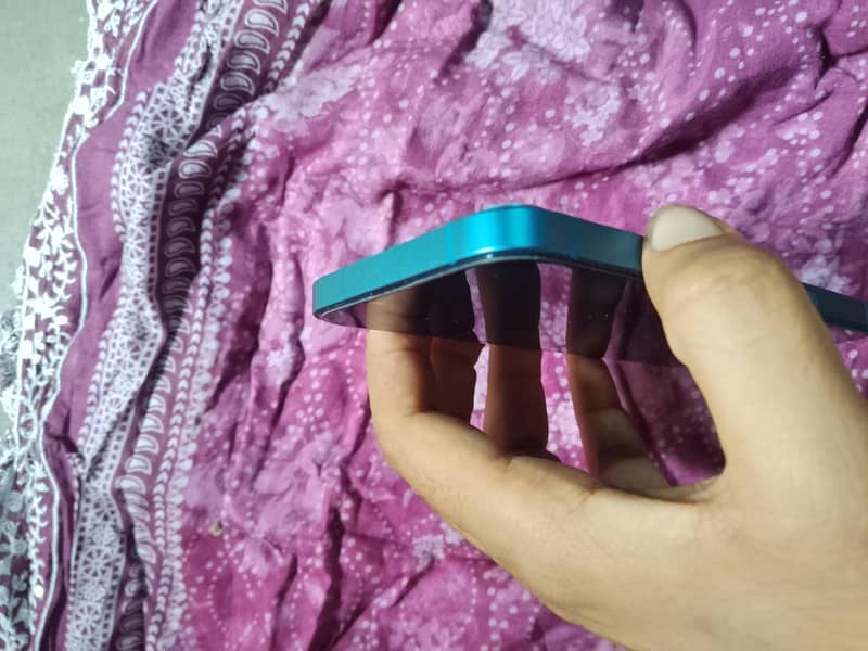 Apple iPhone 13 5