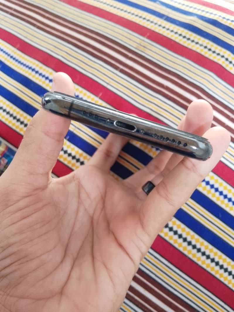 Apple iPhone 11 Pro 2