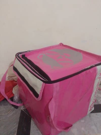 Bhai Mary pass Foodpanda ka bag hai ager kaise ko chiyea hai to wo muj