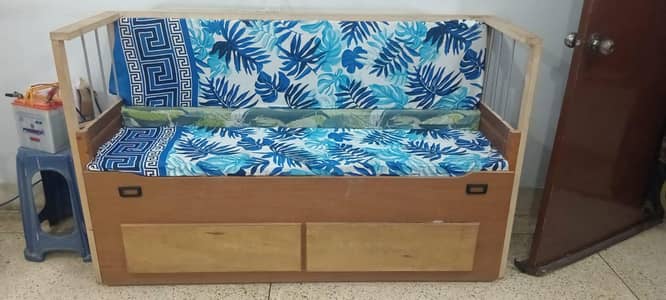 kids bed+ sofa 2 in 1 length 5.8 ft width 2 ft and double bed width 4
